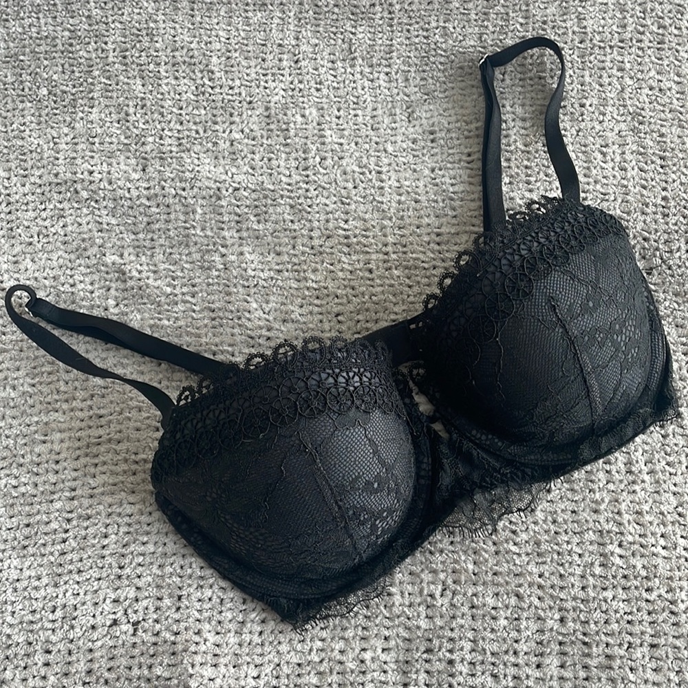 Victoria’s Secret 32D Black Lace Bra